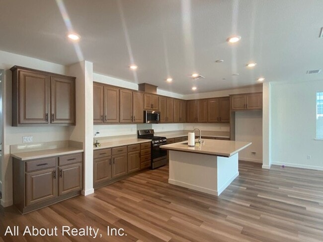 Building Photo - 4 br, 3.5 bath House - 9036 SUMMIT LANE