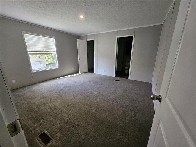 Foto del edificio - 260 Bay Port Cir