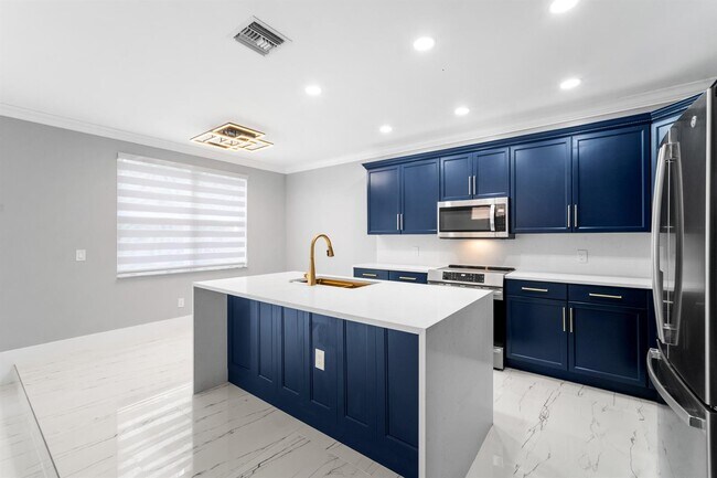 Building Photo - 5233 SW 155th Way