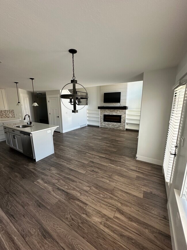 Building Photo - 15417 S Skyraider Ln