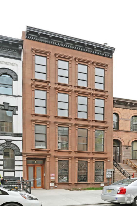 Buidling Photo - 626 Monroe St