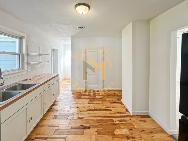 Foto del edificio - PRICE REDUCED! 2 Bed 1 Bath Single Family Home