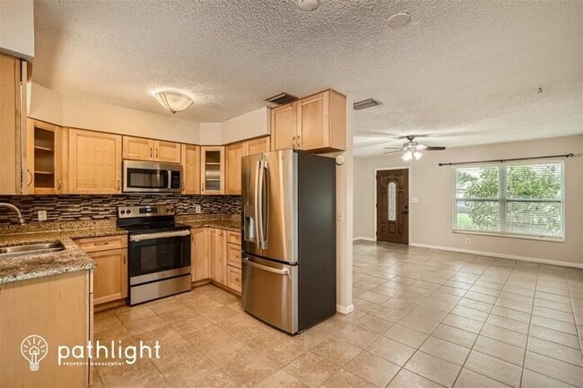 Building Photo - 614 E Wheeler Road, Seffner, FL, 33584