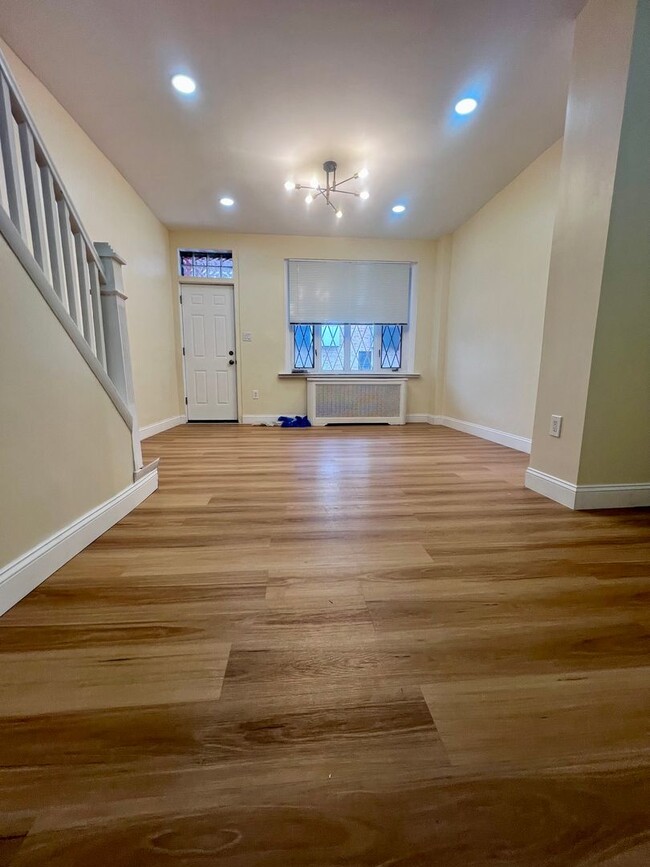 Building Photo - Newly Renovated 3-Bed Townhome in West Passyunk! Available NOW!
