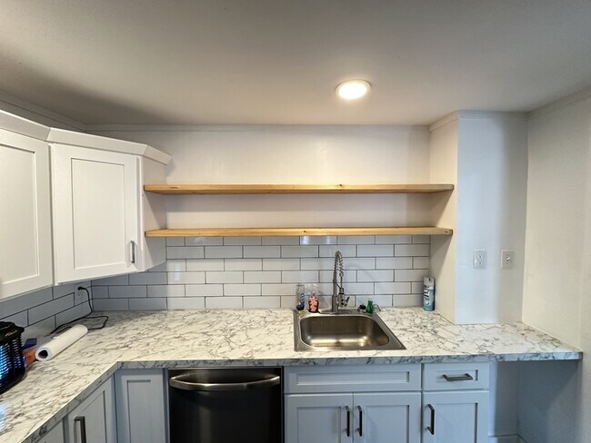 Foto del edificio - 610 E Main St