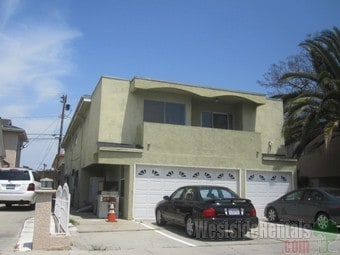 Primary Photo - 3666 Greenfield Ave
