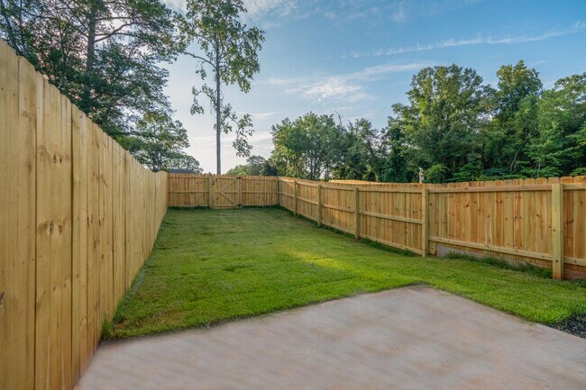 Foto del edificio - 124 Woodland Dr