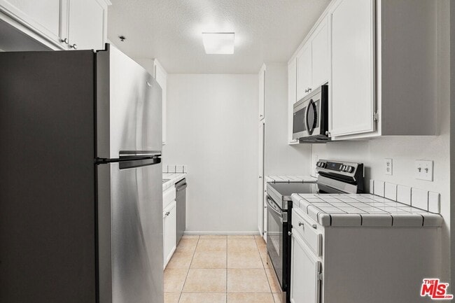 Foto del edificio - 6616 Sylmar Ave