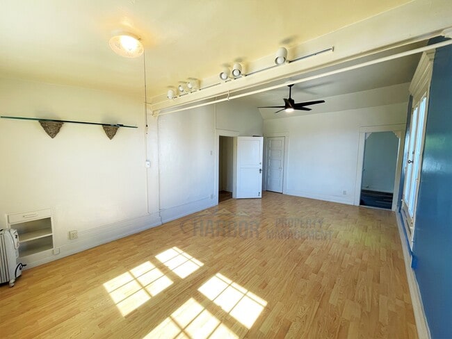 Building Photo - 625 S Mesa St