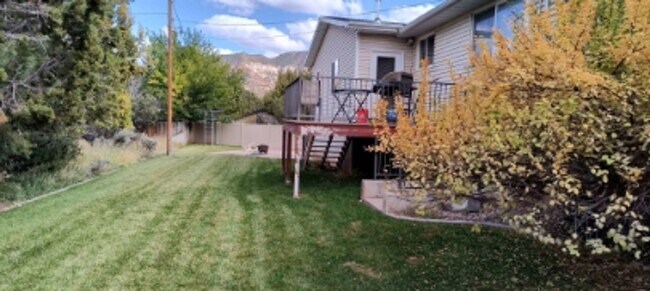 Building Photo - 1250 S Pinewood Dr