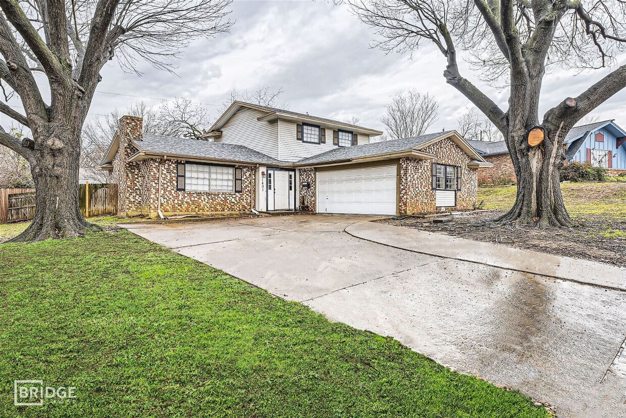 Foto principal - 1401 Paris Dr