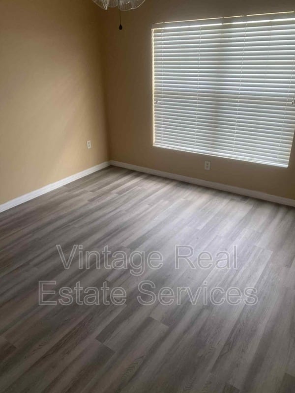 Building Photo - 2425 Middleton Grove Dr