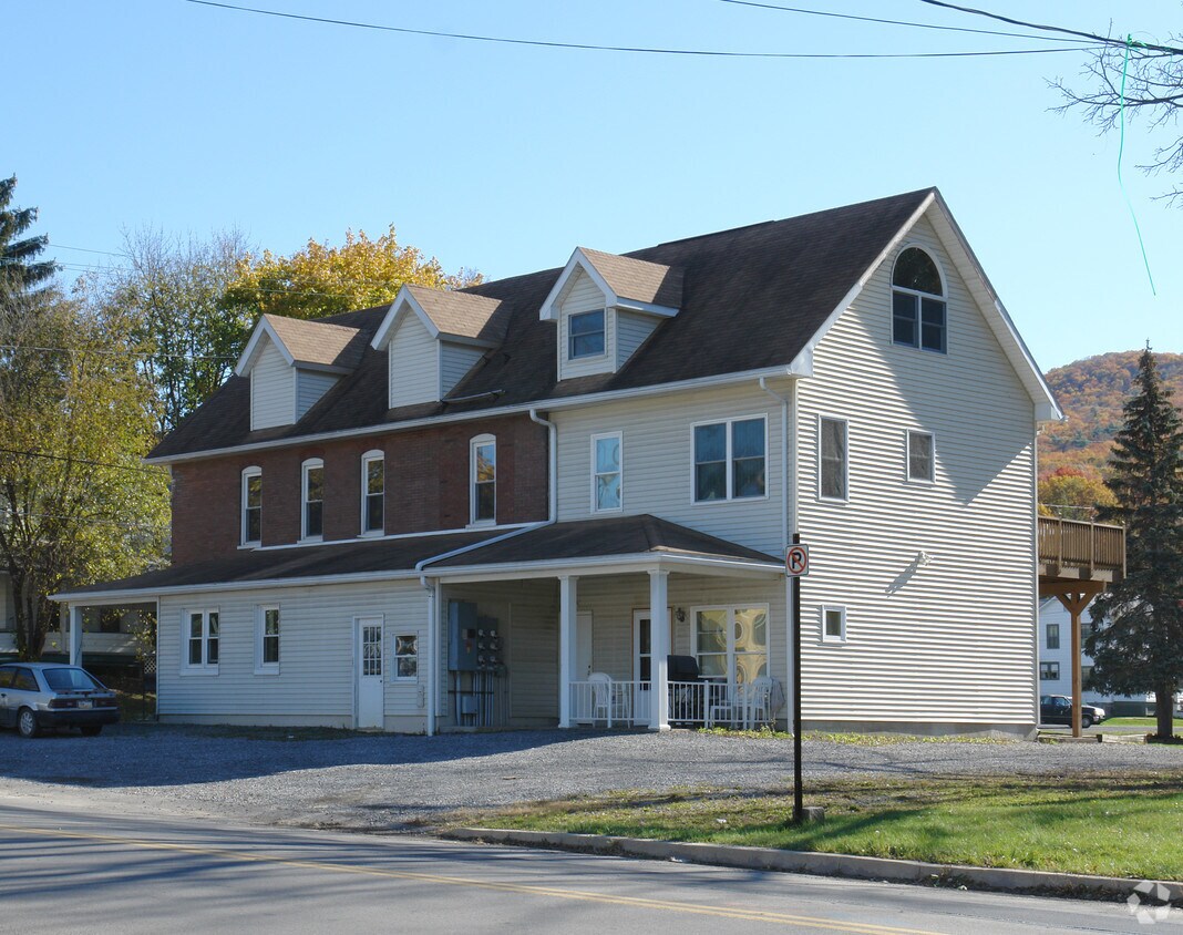 Primary Photo - 136 Valley St