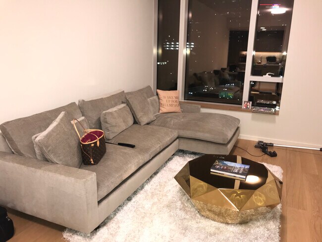 FURNISHED LUXURY RENTAL IN THE HEART OF DTLA - 889 Francisco St