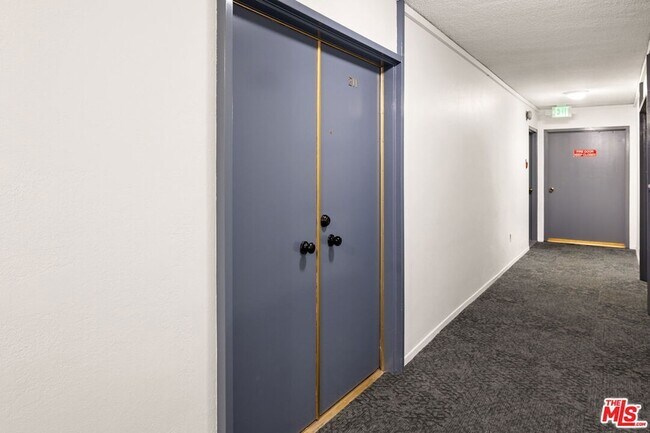 Foto del edificio - 5625 Windsor Way