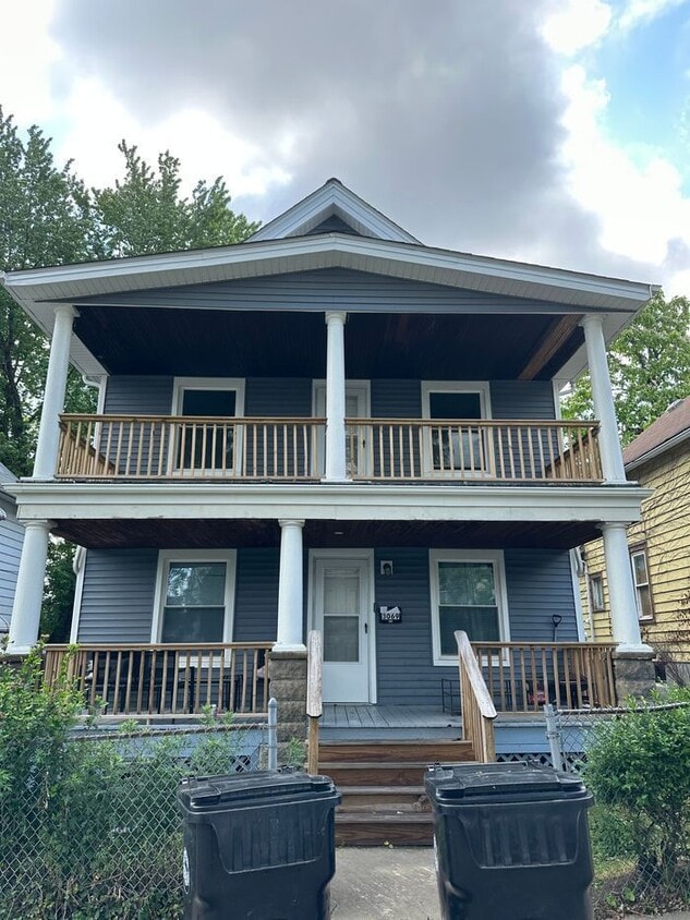 Primary Photo - 3069 W 105th St