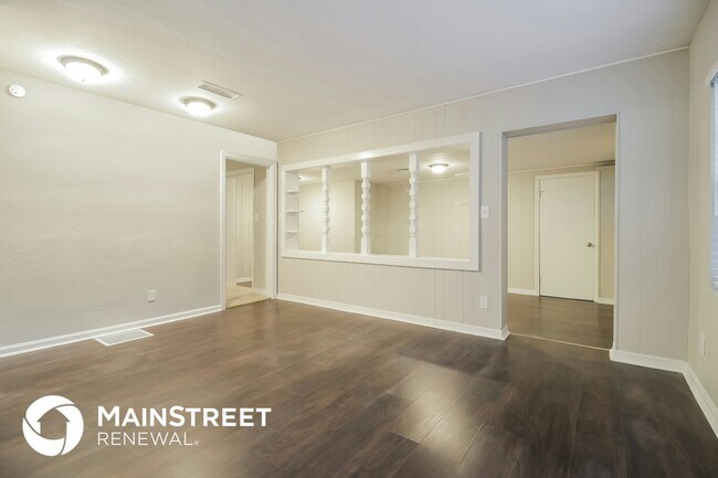 Foto del edificio - 1609 Pinewood Dr