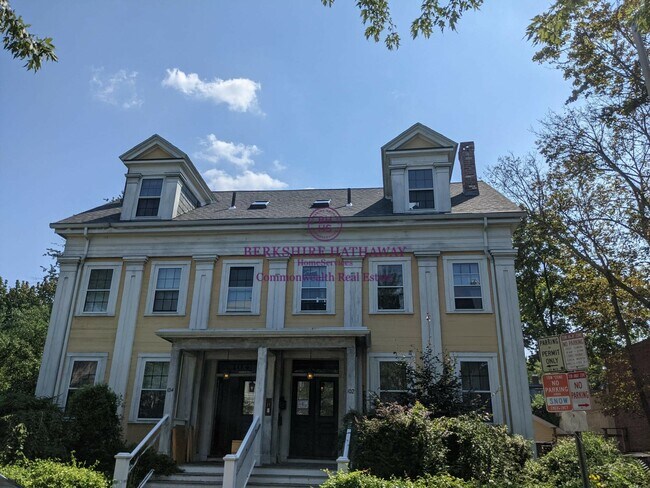 Building Photo - 102 Inman St