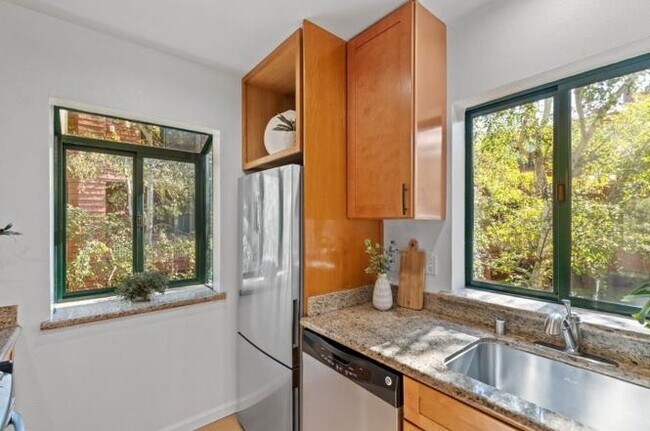 Foto del edificio - 4250 El Camino Real