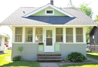 Building Photo - 923 7th Ave S