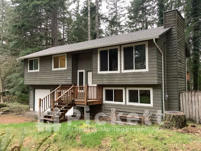 Primary Photo - Great Location Near Lake Symington