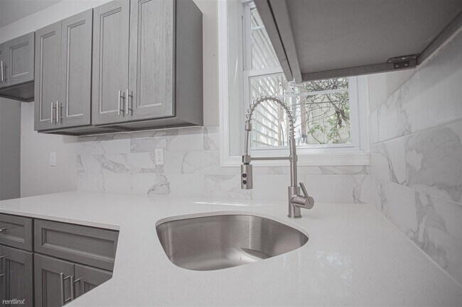 Building Photo - 3 br, 3 bath House - Philly Co-Living Homes