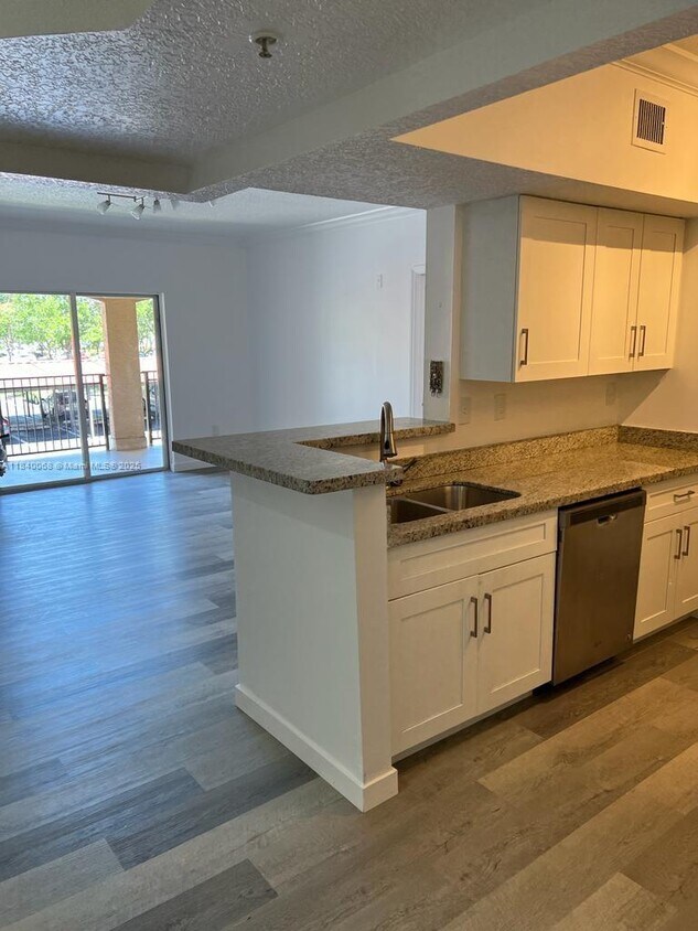 Foto principal - 11700 SW 1st St