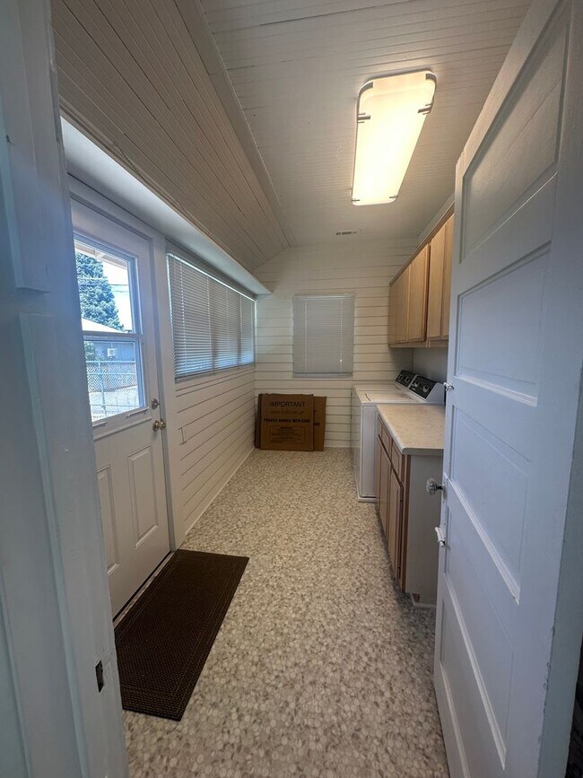 Foto del edificio - 1571.2n -155 &amp; 155.5 N. 3rd St.