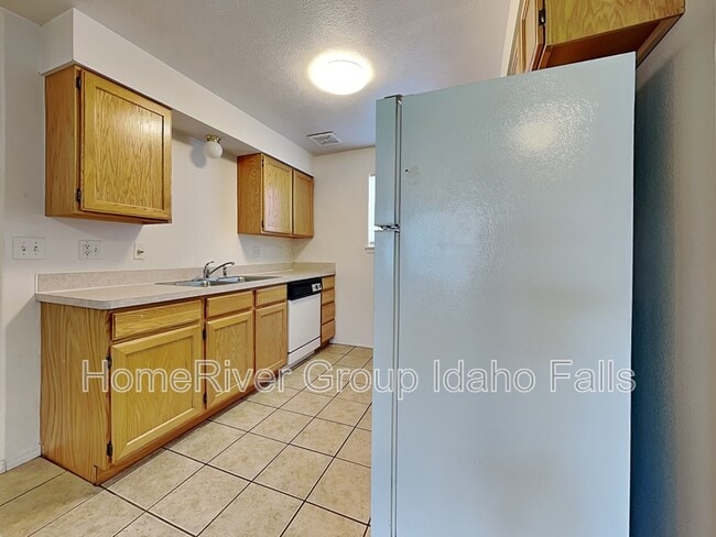 Building Photo - 3180 Chasewood Dr