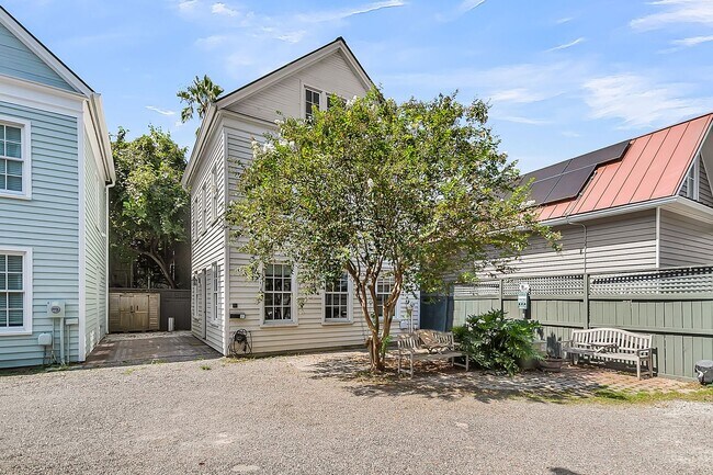 Foto del edificio - 3 Bedroom 2.5 Bath House in the hip Elliot...