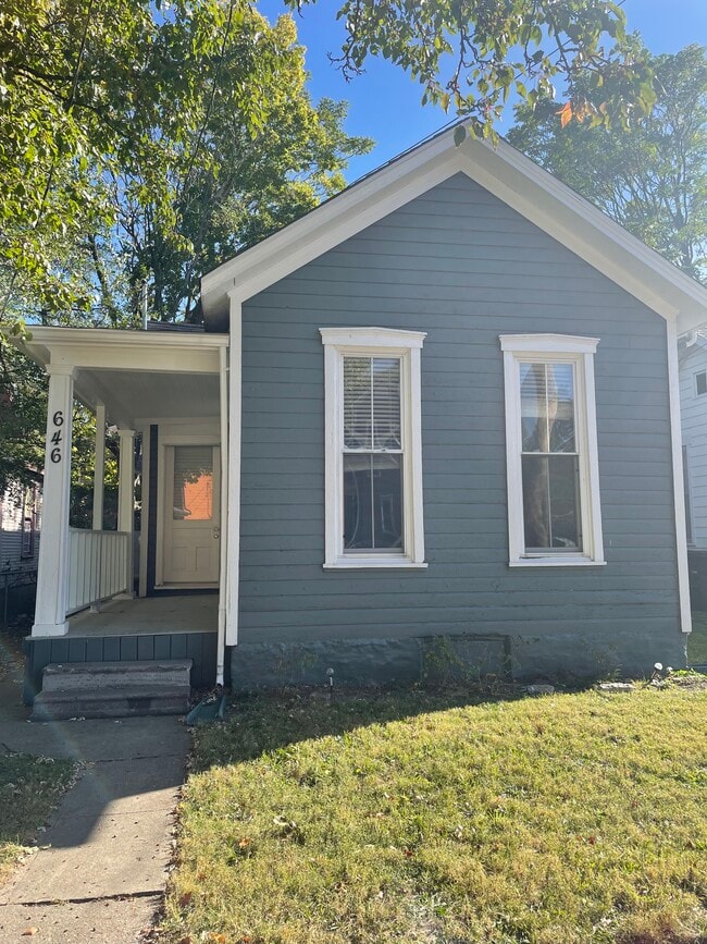Building Photo - 646 Oak St