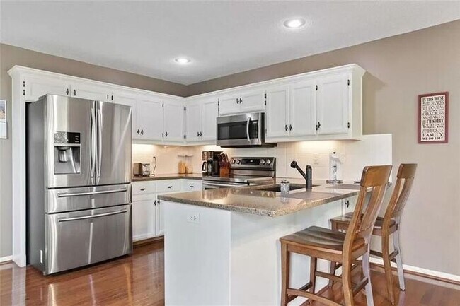 Foto del edificio - 3 Bedroom 2 1/2 Bath Available December 15