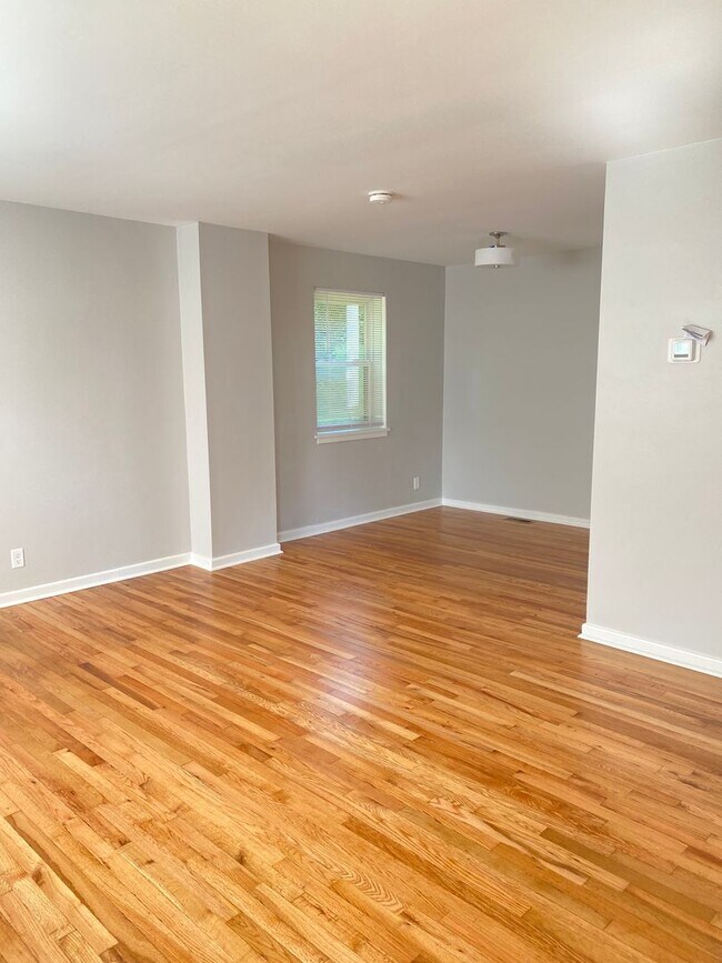 Building Photo - Super Convenient Biltmore Condo, 2 Bedroom...