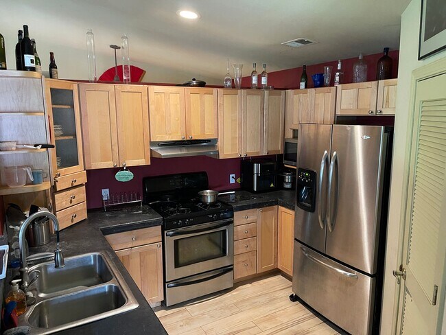Foto del edificio - Magalia Home for rent/two bedroom, shared ...