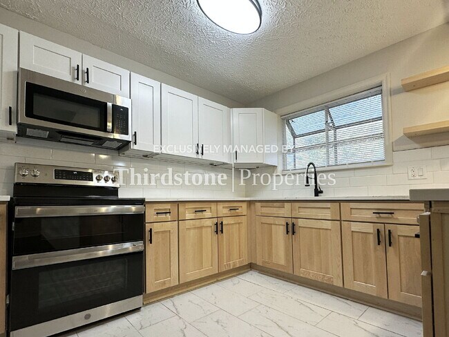 Foto del edificio - 1239 Glen Laura Rd