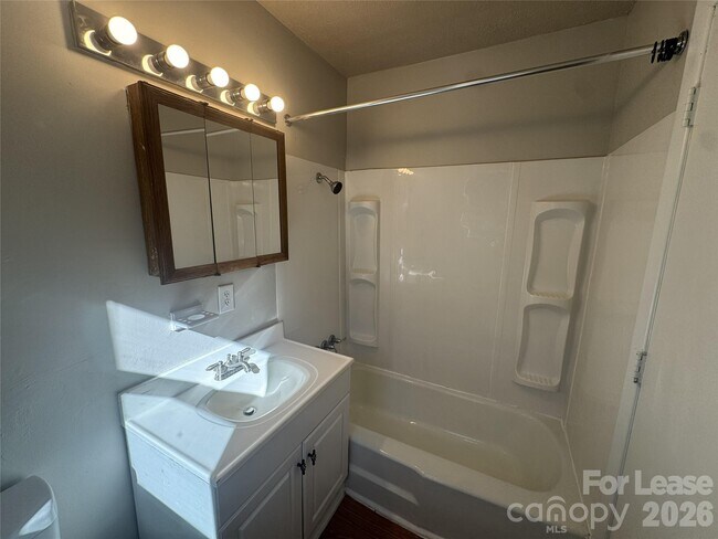 Foto del edificio - 341 Laurel St