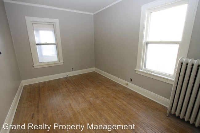 Building Photo - 386-388 Fry St