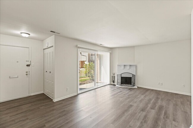 Building Photo - 501 Alpine Ct