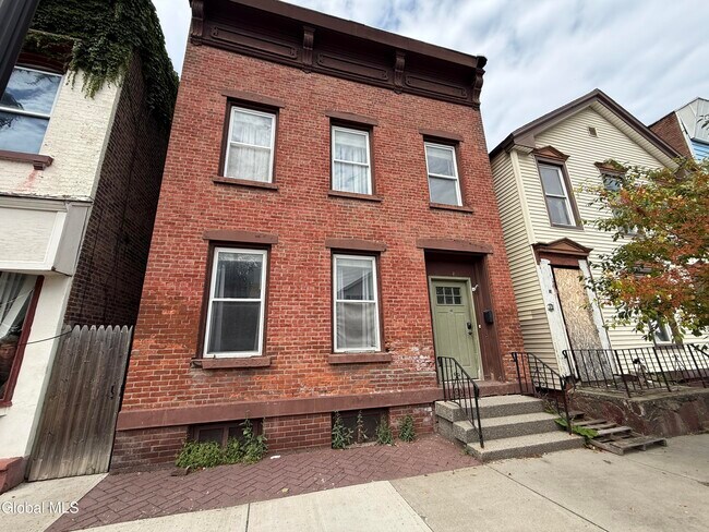 Building Photo - 403 2nd St