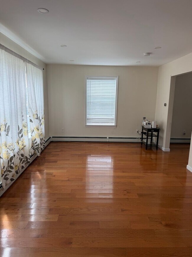 Building Photo - 4 Bedroom Single Family Home for Rent