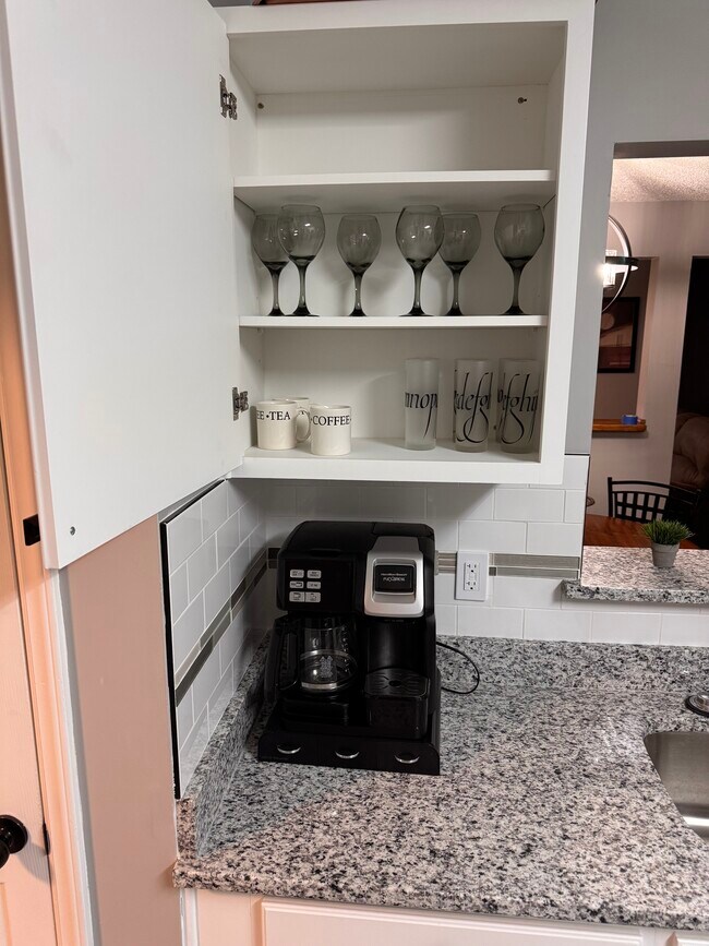 Foto del edificio - 4815 Tanglewood Oaks St