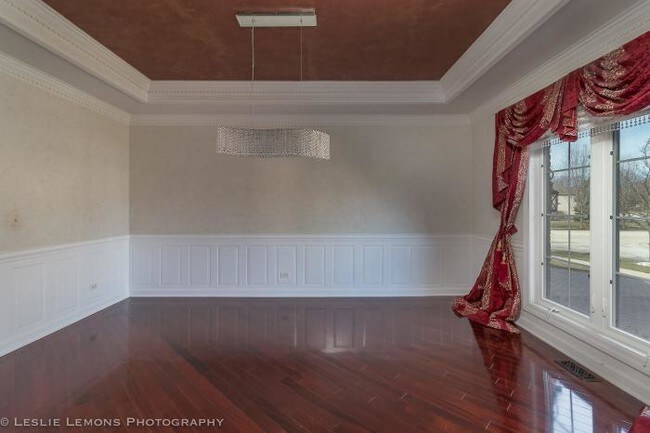 Building Photo - 5 bedroom in Aurora IL 60502