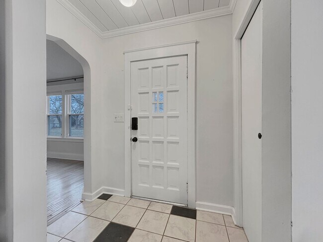 Foto del edificio - 2729 Vernon Ave S