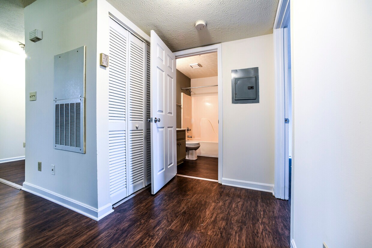 217 Ables Way Unit 21718, Mount Washington, KY 40047 Room for Rent