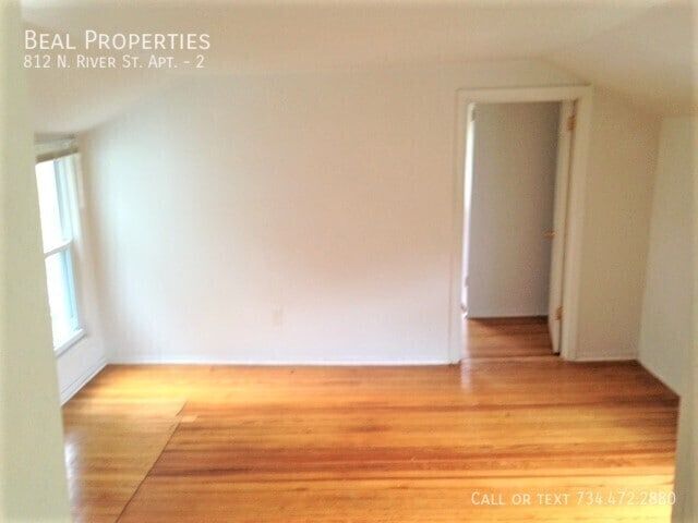 Building Photo - 812 N River St