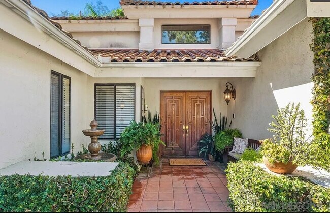 Foto del edificio - 12904 Stone Canyon Rd