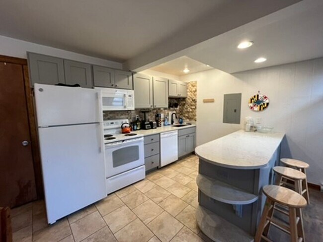 Foto del edificio - Winter Seasonal Lease! Sun filled, furnish...