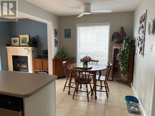 Photo du bâtiment - 902 Audley Rd S