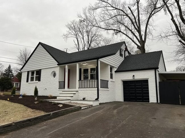 Building Photo - 252 Knickerbocker Rd