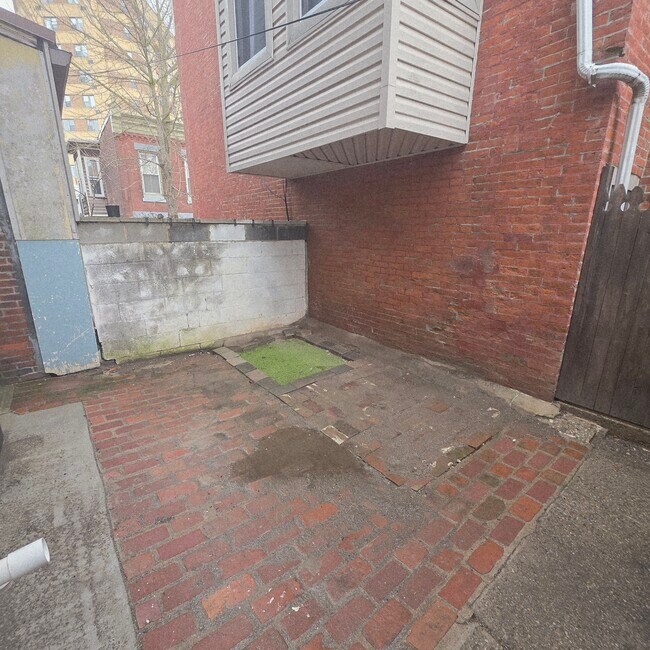 Building Photo - 768 N 26th St